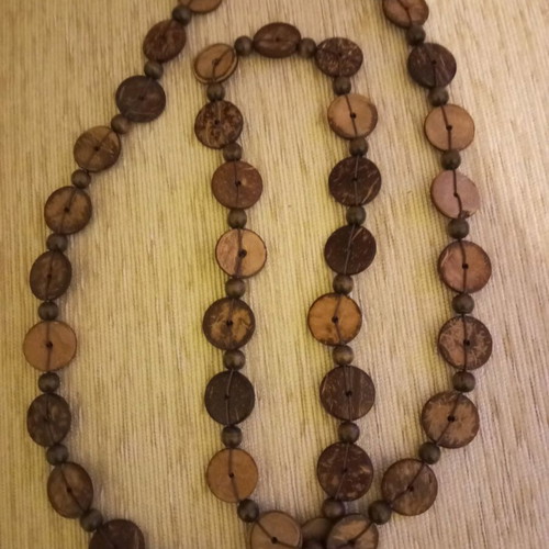 Wooden necklace like new, brown shades, length 134 cm