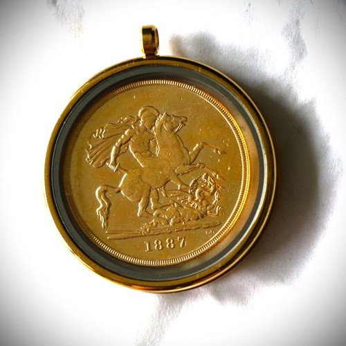 English Victoria Gold-Plated Pentoliro Coin Pendant New