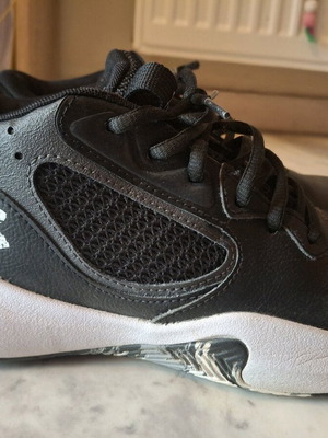 Under Armour athletic shoes used, size 38, black