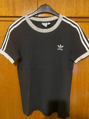 Adidas T-shirt size S / 36 / 8