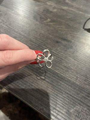 Silver ring like new in excellent condition