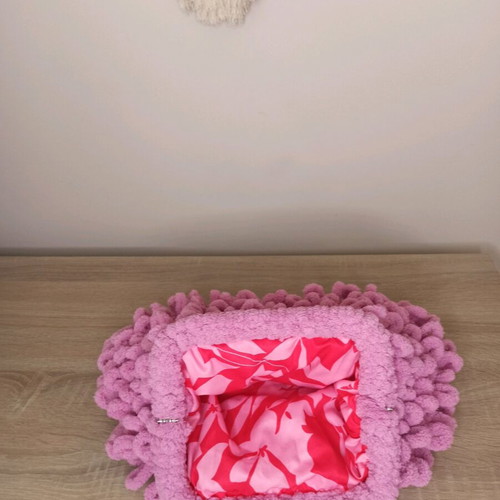 Puffy bag handmade pink with 18 cm frame and lining