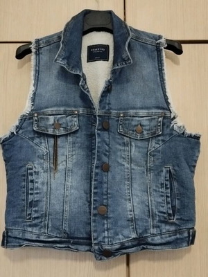 Reserved denim sleeveless vest like new with fur lining