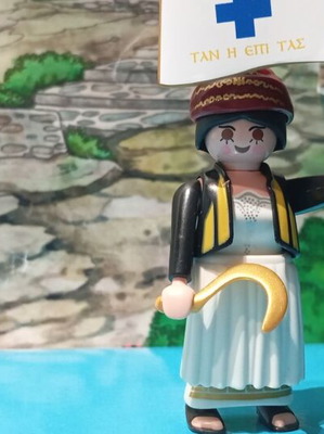 Playmobil Μανιατισσα με δρεπάνι μεταχειρισμένο, σημαία Μάνης