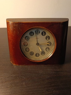 MOM table clock used, needs service