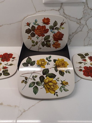 Vintage coasters set of 6 like new, large