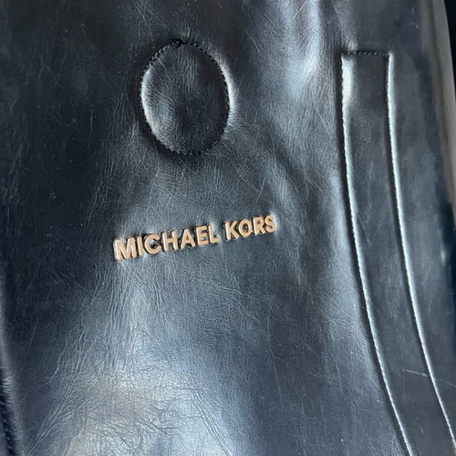 Black leather shoulder bag Michael Kors used with inner leather pouch