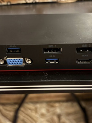 Lenovo ThinkPad Thunderbolt 3 Dock Type 40AC with VGA port