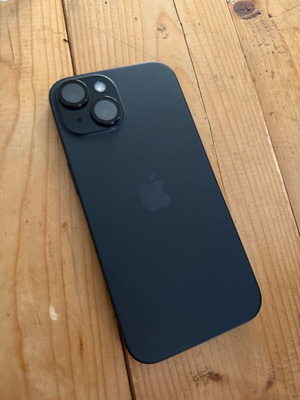 iPhone 15 с 128GB, батерия 100%, 1 година гаранция