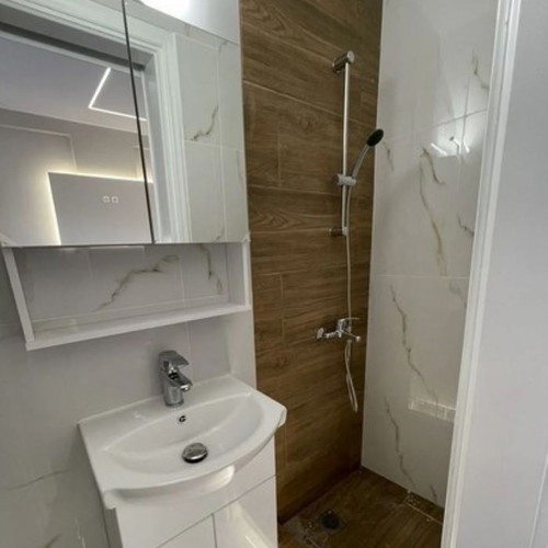 Apartment 50 sqm elevated ground floor with yard in Nikaia