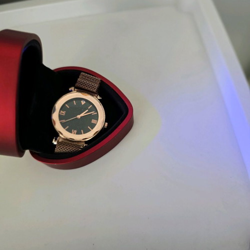 Wristwatch new, unworn, gold color, women's