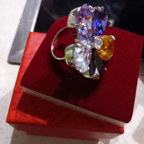 Women's ring size 58 with zircon stones like new, multicolor