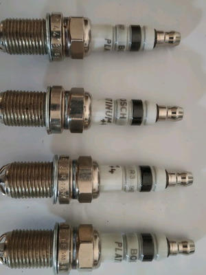 Bosch platinum 4418 spark plugs new, pack of 4