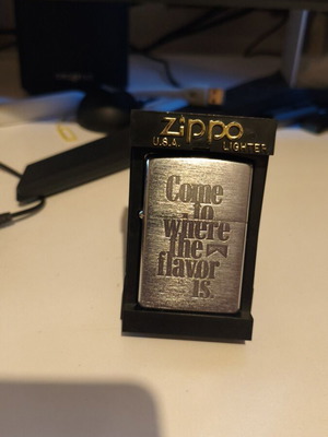 Zippo Marlboro Come in where the flavor is metal lighter like new