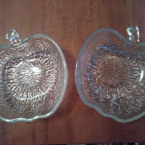 Vintage 1970 Italian glass apple-shaped fruit bowls like new