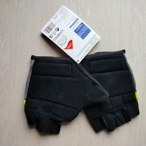 Cycling gloves new with free plastic coin holder