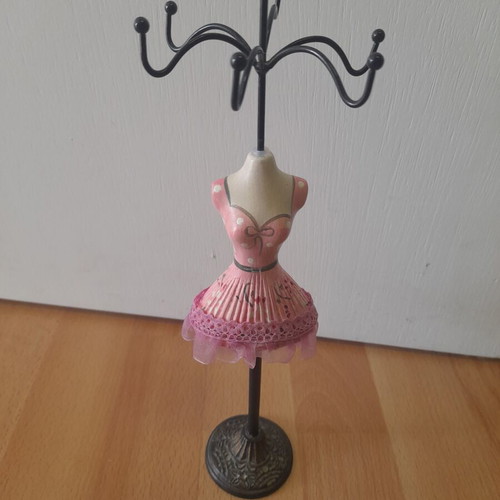Jewelry hanger like new, pink