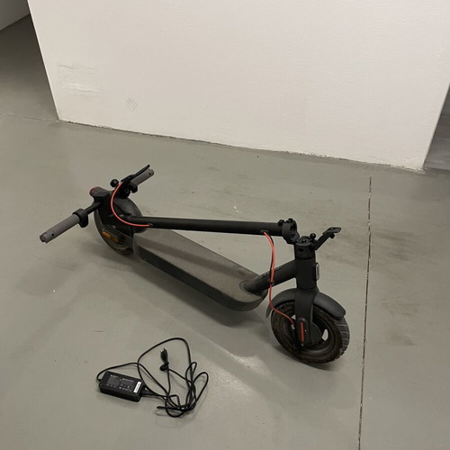 Xiaomi Electric Scooter 4 Pro 2nd Gen used, excellent battery
