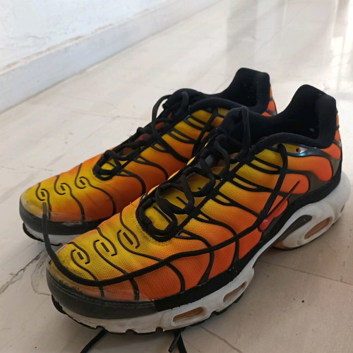 Nike Air Max Plus Sunset size 44 like new, black and orange sneakers