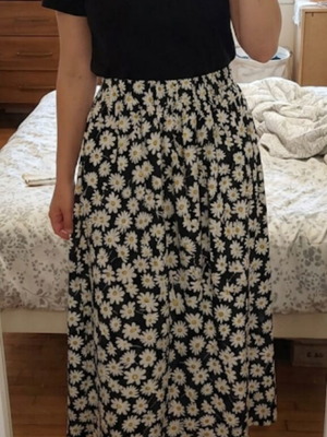 Sinsay Women's Skirt XL like new, black and white, elastic waist