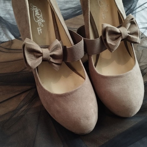 Amore Beige Suede Pumps size 38 like new with bow and elastic strap