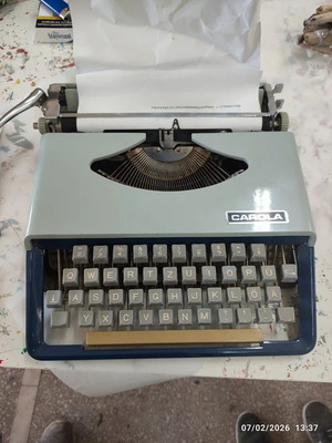 German typewriter from 1950 like new, fabric cover included