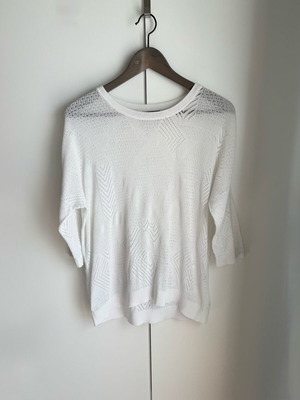 Massimo Dutti blouse with perforated patterns size S like new, white