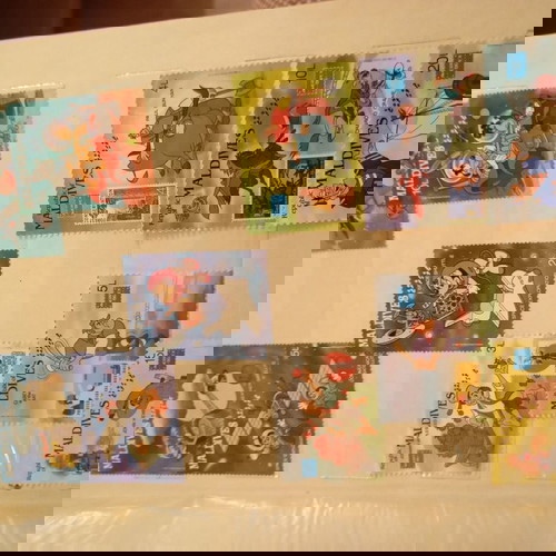 Συλλογή ασυνήθιστων γραμματοσήμων με ήρωες Walt Disney σαν καινούργια