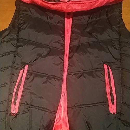 Zakcret sleeveless jacket like new, black and pink, size XL