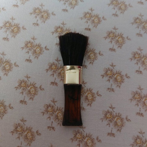Makeup brush like new, 1 piece