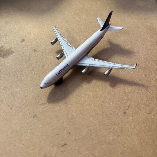 Iron airplanes used, small scale, pack of 2