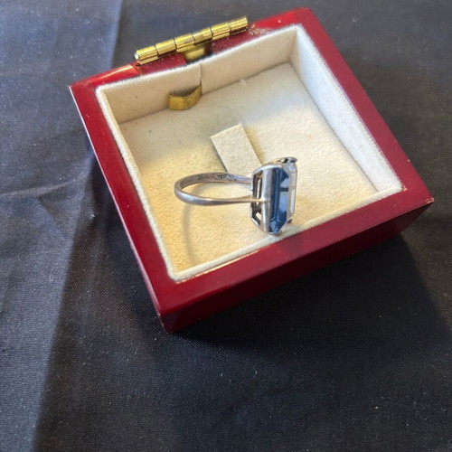 Silver 925 ring with blue stone like new