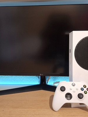 Xbox Series S 512GB σαν καινούργιο με τηλεχειριστήριο, φορτιστή και βάση