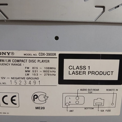 Sony CDX 3900R radio CD player used with detachable faceplate