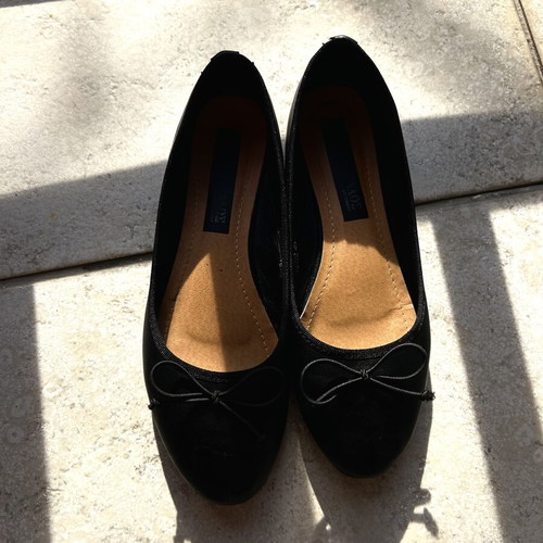 Ballerinas black size 40 like new with small heel