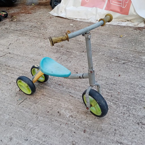 Children's bikes and scooter used, set of 2 bikes plus 1 scooter gift
