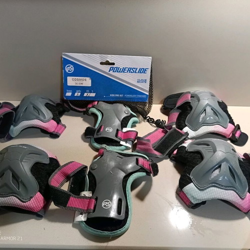 Roller skate knee pads girls like new