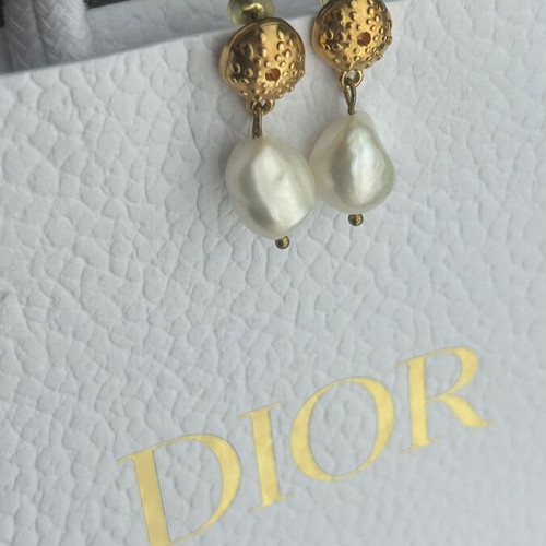 Pearl Drop Stud Earrings new, gold and white