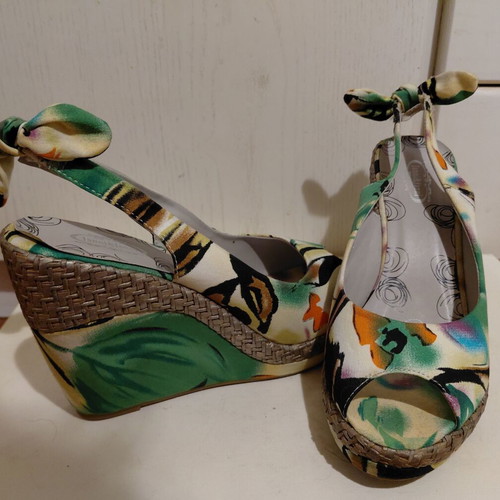 Platform sandals like new, multicolor green fabric, size 37