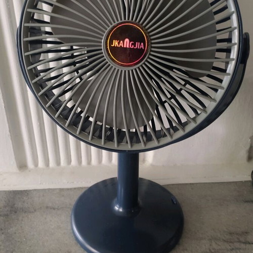 Rechargeable table fan with 4 speeds and light