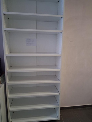 White bookshelf with adjustable shelves, like new, 93×230×35 cm