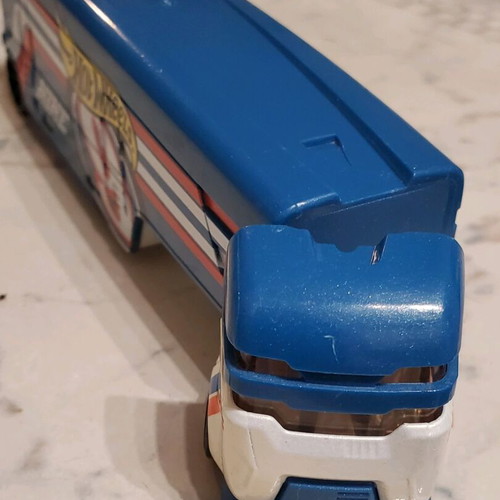Hot Wheels Speedway Hauler 2016 used with minor chip on rear door