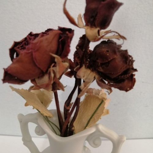 Porcelain vase with dried roses like new, 1986 vintage