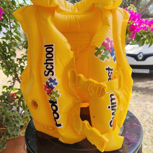 Intex Swim School Kids Life Jacket Like New for Ages 3-6