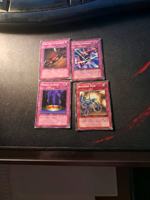 4 καρτες Yu-Gi-Oh