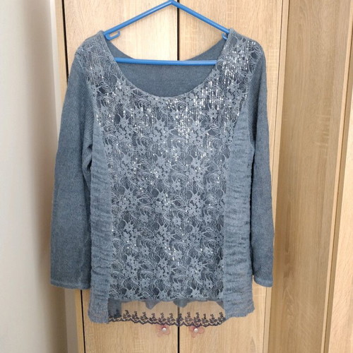 Italian blouse with lace and sequins like new