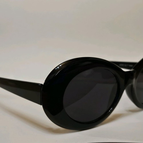 Sunglasses like new with fabric case