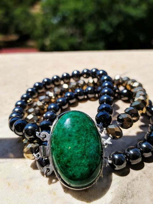 Handmade 3-row bracelet with hematite and green semi-precious stones new