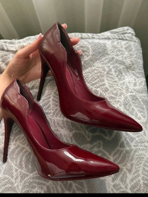 Patent leather pumps new, size 40
