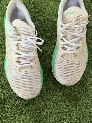 Asics Novablast 1012A661-100 αθλητικά παπούτσια νούμερο 40 σαν καινούργιο, άσπρο τιρκουάζ